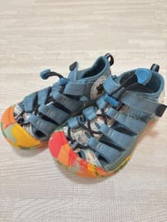 Keen アウトドアサンダル 青 カラフル17cmのサムネイル