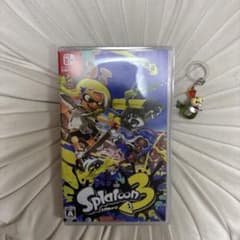 Mint condition Nintendo Switch Splatoon 3 game cartridge with small jacket charm.