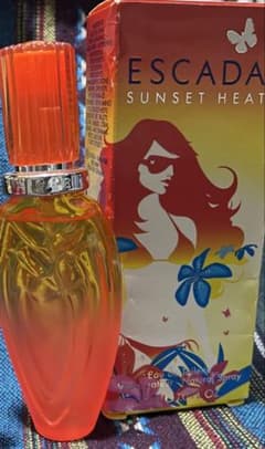 ESCADA SUNSET HEAT 香水 30ml - メルカリ