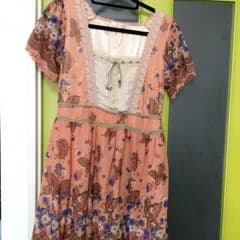 蝶柄ワンピースのサムネイル