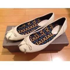 Charles&keithのサムネイル