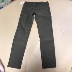 タグ付き！カーキ色のストレッチパンツのサムネイル