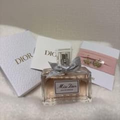 ♡ ❤︎A❤︎様専用 ミスディオールオードゥパルファン 50ml【おまけ付き】♡のサムネイル