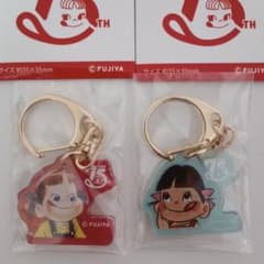 不二家 ペコちゃん 75周年 アクリルチャーム ペコちゃん75周年」記念グッズが全国で発売！ 限定缶・アクリル