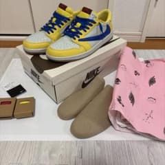 NIKE Travis Scott Jordan 1 low canaryのサムネイル