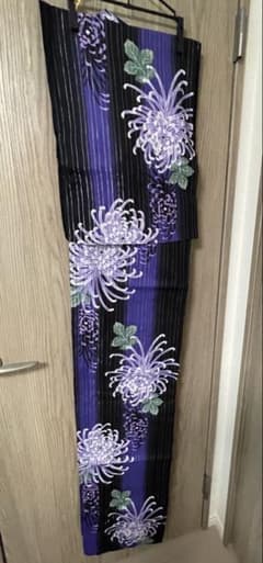 浴衣 ラメ入り入り黒地 紫 大輪菊のサムネイル