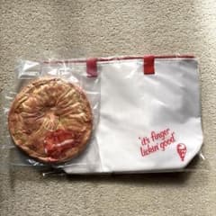 福袋 2024.2026 ケンタッキー　ビスケット型 お昼寝枕　保冷バッグ