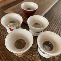 【昭和レトロ】(希少)ガラス玉隠し絵　陶器製　おちょこ　こけし柄2個セットのサムネイル