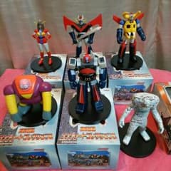 昭和レトロ ガンダム✨全5種類とウルトラマンフィギュア1種類のサムネイル