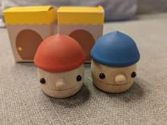 どんぐりころころ　木のおもちゃ　赤　青のサムネイル