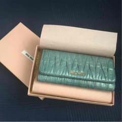 MIUMIU長財布のサムネイル