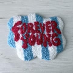 ハンドメイド 【FOREVER YOUNG】ミニラグ 小物置きコースターのサムネイル