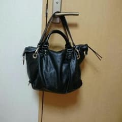 黒のバッグのサムネイル