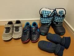 キッズ　スニーカー　ブーツのサムネイル