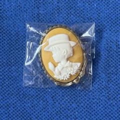 【売り切りたいです】耳をすませば　ダブルコンパクトミラー　カメオブローチ　ジブ 廃盤】耳をすませば カメオ風ブローチ スタジオジブリ - メルカリ