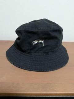 STUSSYバケットハット　ブラックのサムネイル