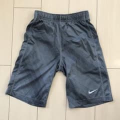 NIKE ハーフパンツ　140-150のサムネイル