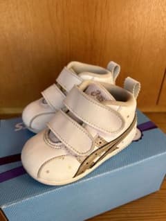 アシックス⭐︎スクスク⭐︎ファーストシューズasicsのサムネイル