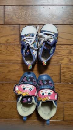 みちっち様専用　子供靴4足と帽子二つのサムネイル