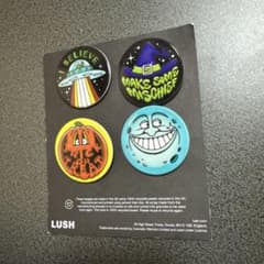 LUSH ハロウィン 缶バッジ 4種セットのサムネイル