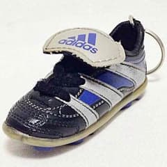 adidas/アディダス 非売品 ミニチュア サッカースパイク型のキーホルダーのサムネイル