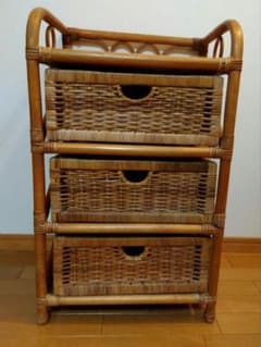 昭和レトロ】 藤ラタン 3段チェスト 収納棚 - メルカリ