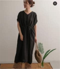 アーバンリサーチ　ドアーズ　リネンウエストギャザーVネックワンピースのサムネイル