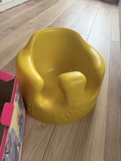 Bumbo バンボ ベビーソファ イエロー 専用腰ベルト付きのサムネイル