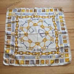 GUCCI シルク スカーフ チェーン柄 グッチ⭐美品⭐土日限定値段⭐のサムネイル