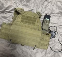 オリーブドラブ プレートキャリア 無線機レプリカ付きのサムネイル