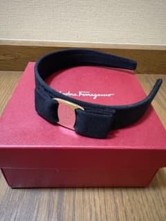 フェラガモ　ferragamo ヴァラ　リボン　カチューシャ　ゴールド金具のサムネイル