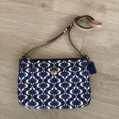 COACH ショルダーバッグ ネイビー/ホワイト　値下げ！のサムネイル