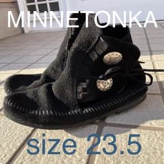 ミネトンカ Two Button Boots ブラック レディース 23.5のサムネイル