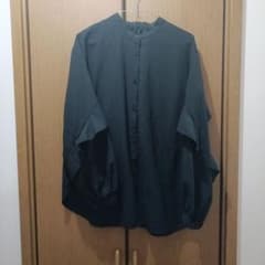 GU✨フリル付き黒長袖シャツのサムネイル