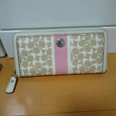 長財布   メルカリで買った商品で、たまたま同じ物がかさなったので綺麗な財布ですのサムネイル