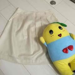白の上品なスカートのサムネイル