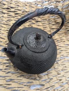 南部名工金秀 及春鋳造 アラレ 南部鉄瓶 南部鉄器 - メルカリ
