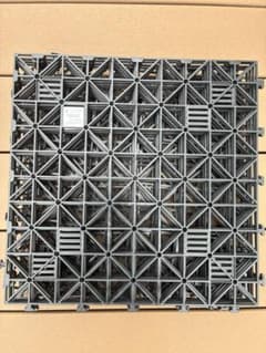 新品、連結式 ジョイントデッキパネル 樹脂製(9枚セット)のサムネイル