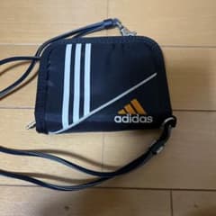 adidas 財布のサムネイル