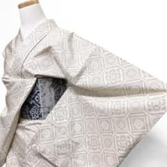 白大島紬　小紋　本場大島紬　身丈162　裄63　亀甲　菱　花模様　着物　053b 白大島紬 小紋 本場大島紬 身丈162 裄63 亀甲 菱 花模様 着物 053b