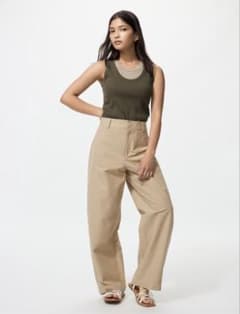 UNIQLO ジャージーバレルレッグパンツ　ベージュ　Mのサムネイル