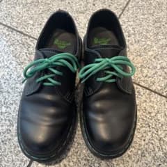 Dr. Martens ブラックレザー ドレスシューズ グリーンステッチ - メルカリ