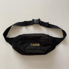 ✨新品未使用✨ARBN ボディバッグ　ブラック　黒　大容量　ポケット有　メンズのサムネイル