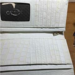 guess 財布のサムネイル