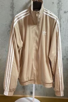 新品　adidas ヌーディベージュ　ジャージ上　メンズSのサムネイル