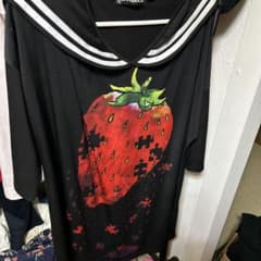 あ*ん様 イチゴデザイン Tシャツ ブラックのサムネイル