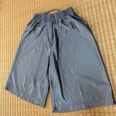 光沢感のあるハーフパンツ グレー ウエストゴムのサムネイル