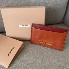 美品！Miumiuパスケースのサムネイル