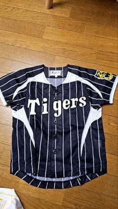 ミズノ阪神ユニフォーム110サイズ２枚セットのサムネイル