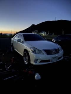トヨタ クラウンのサムネイル